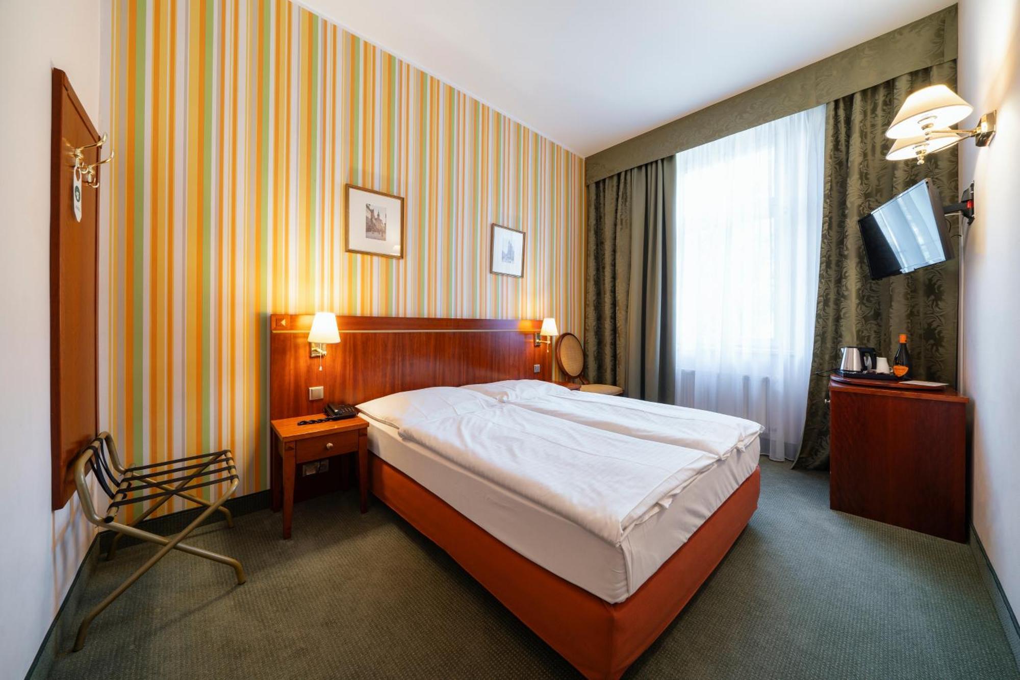 Hotel Raffaello Prague Luaran gambar
